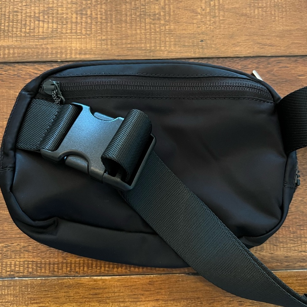 LULULEMON | Everywhere Belt Bag - Picture 4 of 5